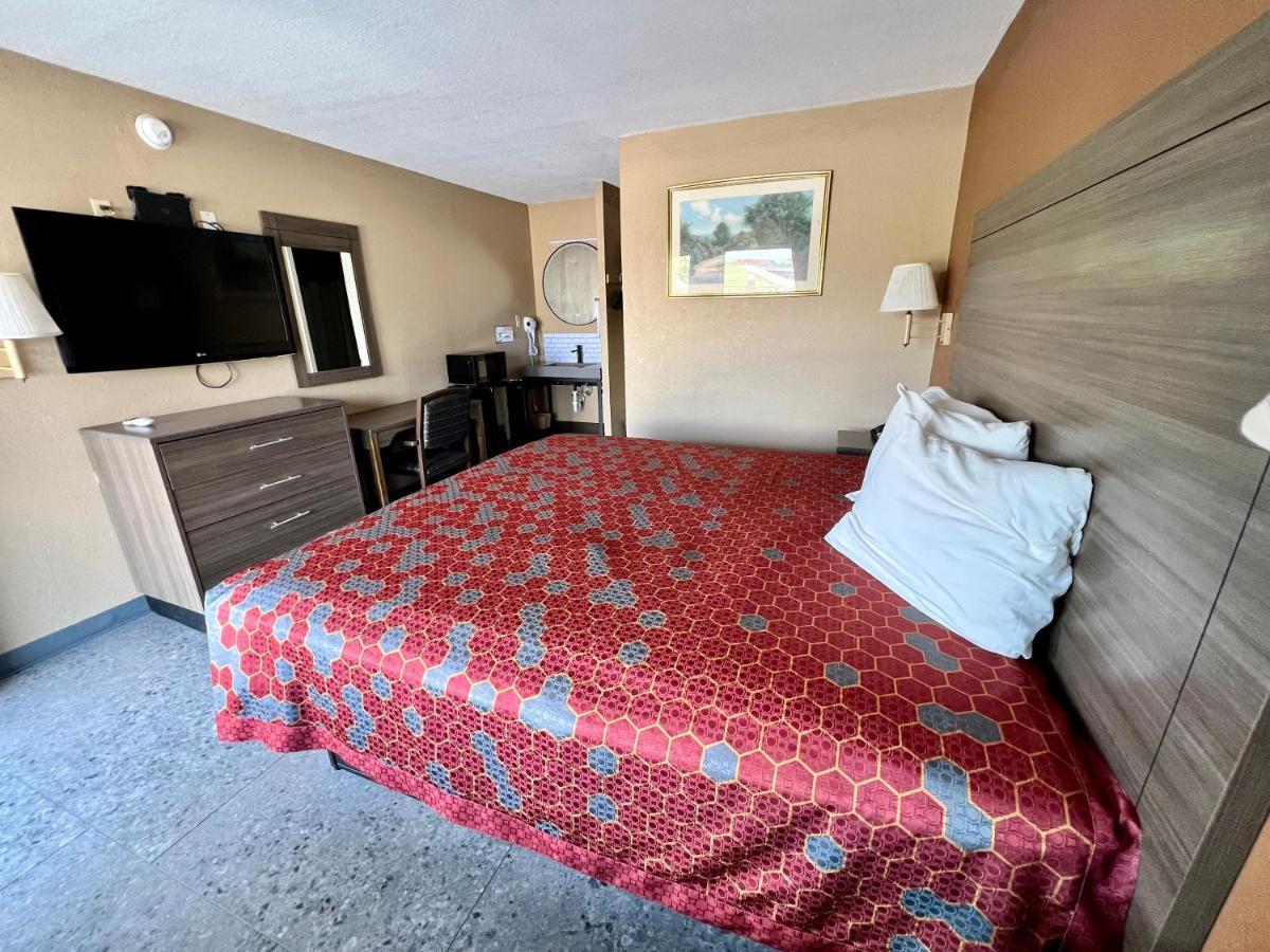 The Country Corner Inn Devine エクステリア 写真